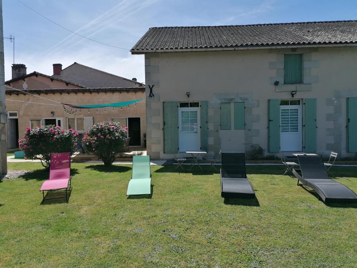 Hotes De L'Isle Saint-Medard-de-Mussidan Exterior photo